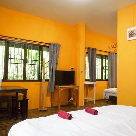 Chongrak Guesthouse เชียงใหม่ ภายนอก รูปภาพ