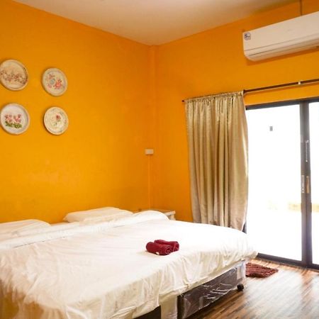 Chongrak Guesthouse เชียงใหม่ ภายนอก รูปภาพ