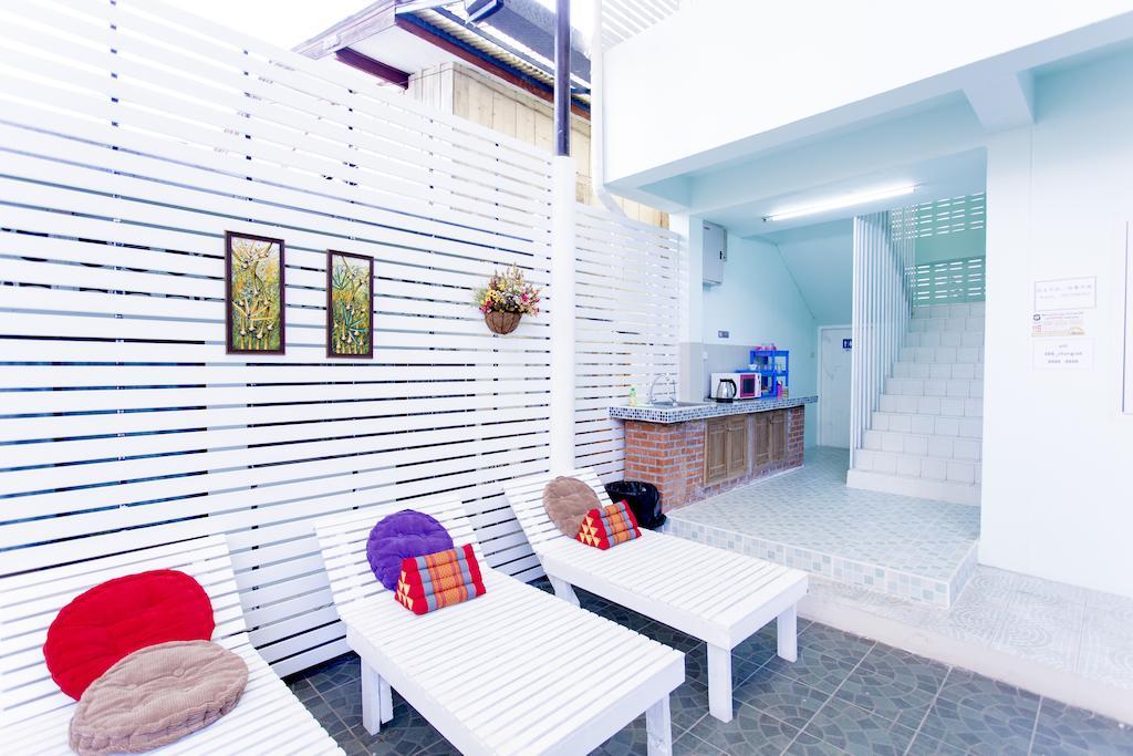 Chongrak Guesthouse เชียงใหม่ ภายนอก รูปภาพ