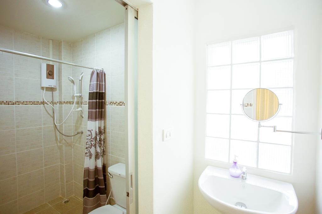 Chongrak Guesthouse เชียงใหม่ ภายนอก รูปภาพ
