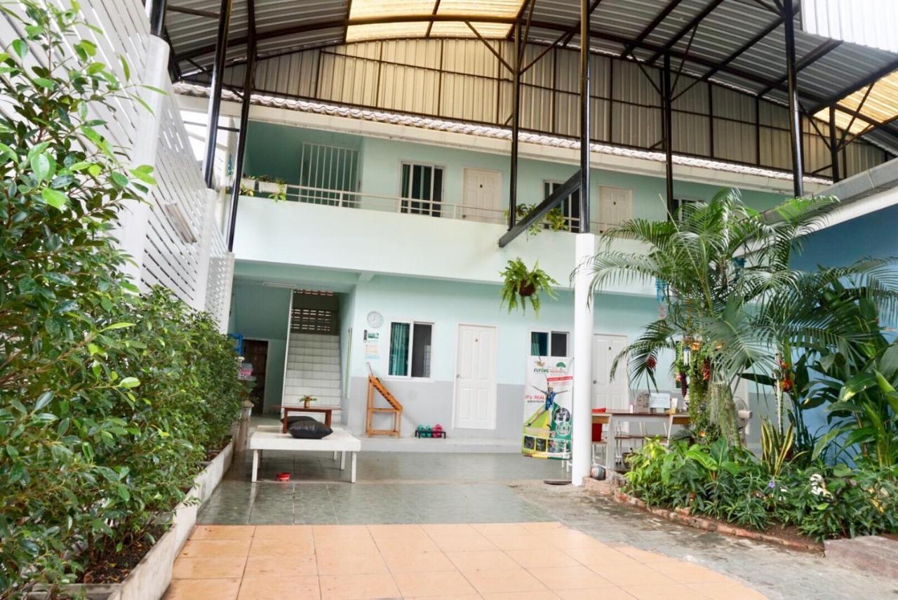 Chongrak Guesthouse เชียงใหม่ ภายนอก รูปภาพ