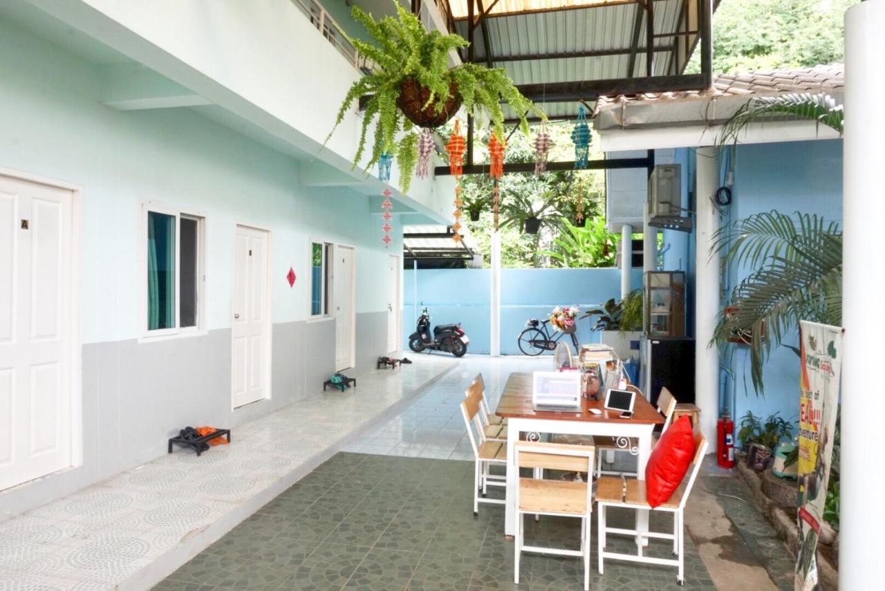Chongrak Guesthouse เชียงใหม่ ภายนอก รูปภาพ