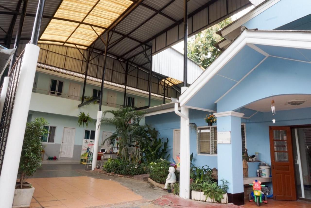 Chongrak Guesthouse เชียงใหม่ ภายนอก รูปภาพ