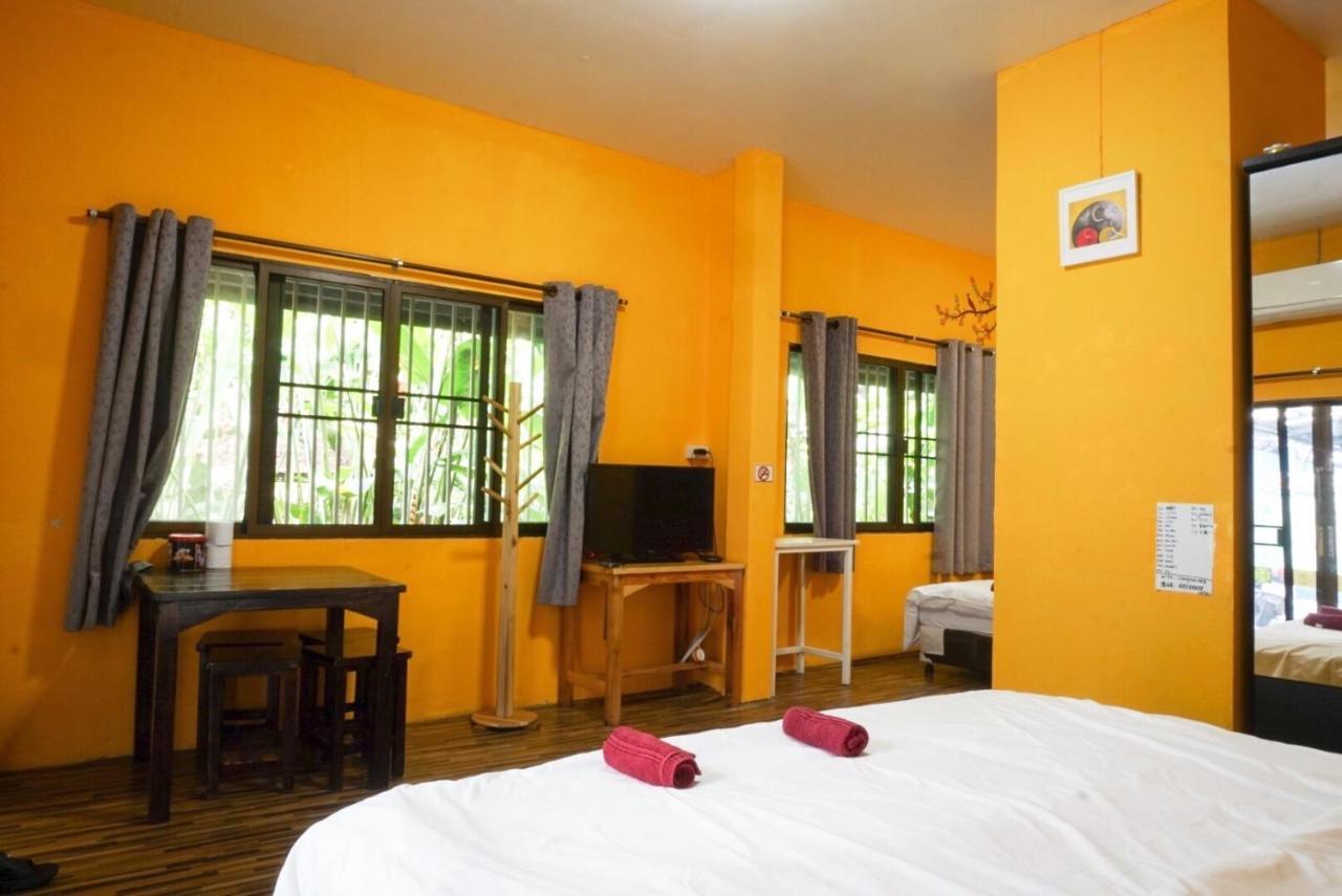 Chongrak Guesthouse เชียงใหม่ ภายนอก รูปภาพ