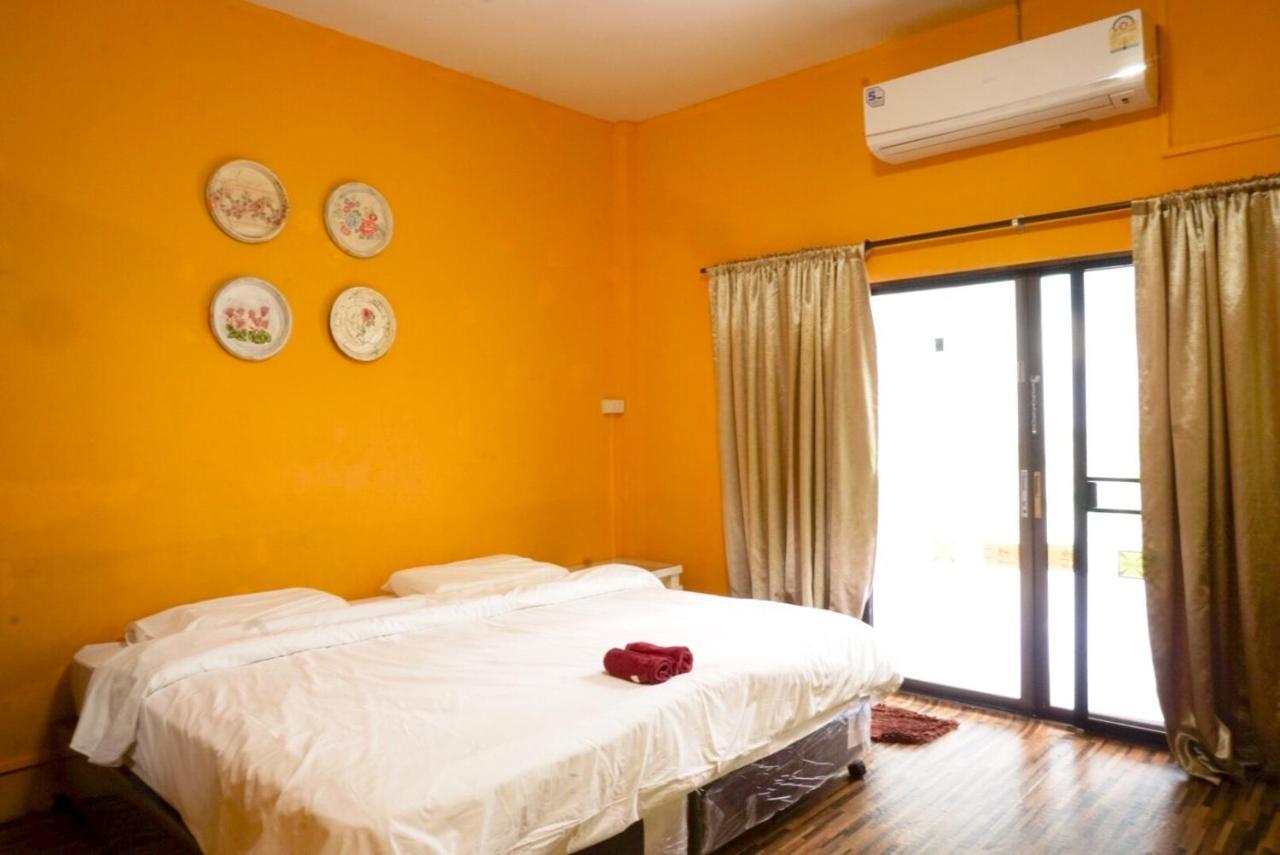 Chongrak Guesthouse เชียงใหม่ ภายนอก รูปภาพ